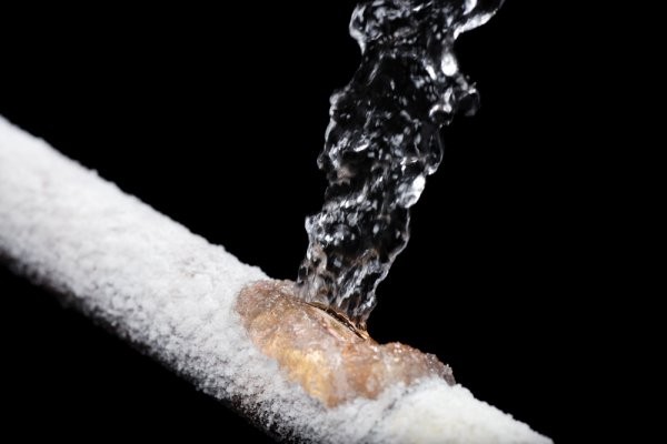 frozen_pipe.jpg