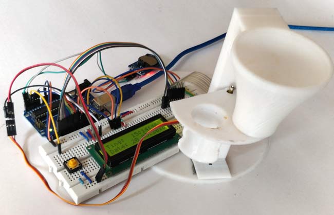 Automatic-Pet-Feeder-using-Arduino-in-action.jpg