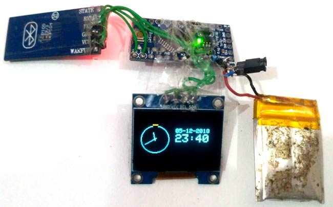 Displaying-Time-on-Arduino-based-OLED-Smart-Watch.jpg