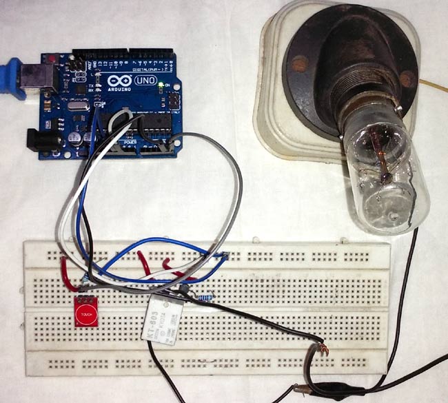 Circuit-Hardware-for-TTP223-Touch-Sensor-Interfacing-with-Arduino-UNO.jpg