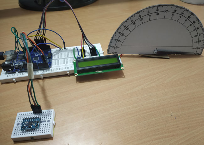 Circuit-Hardware-for-DIY-Arduino-Protractor.jpg